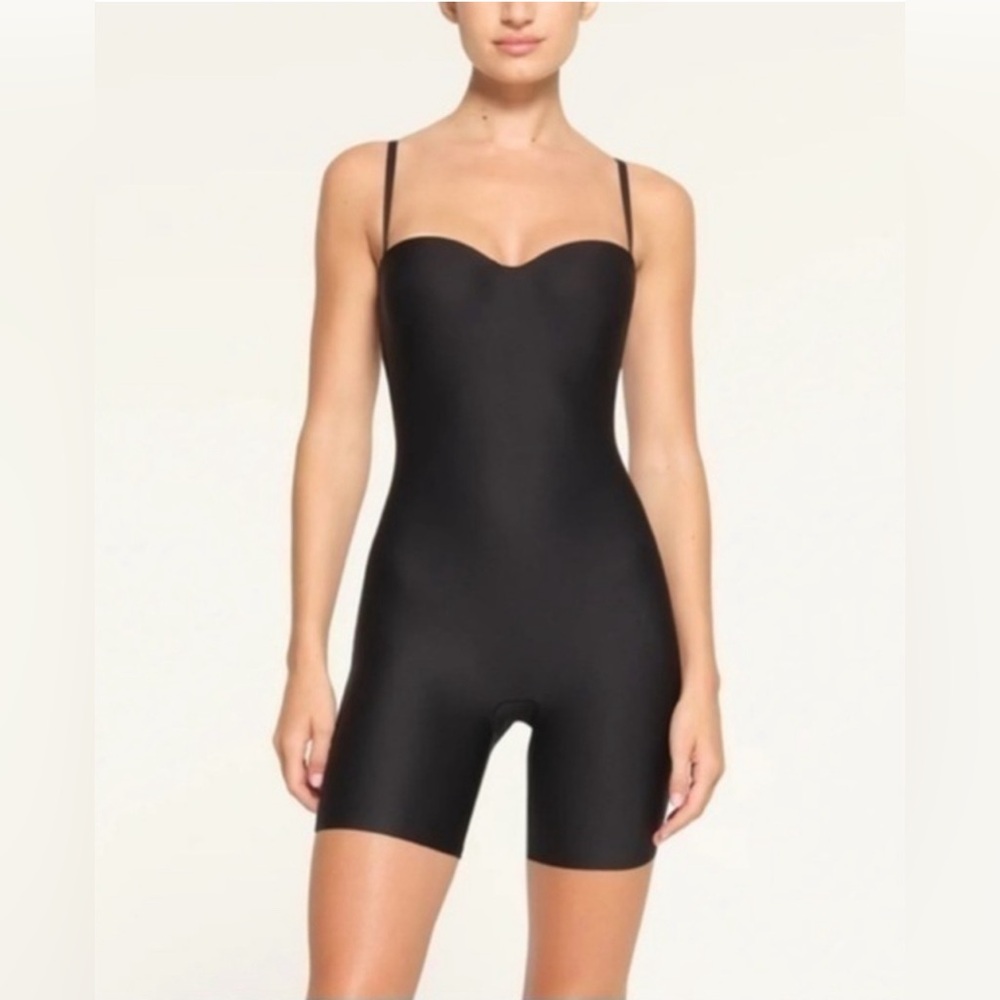 Skims L body underwire mid thigh bodysuit ONLY WORN ONCE